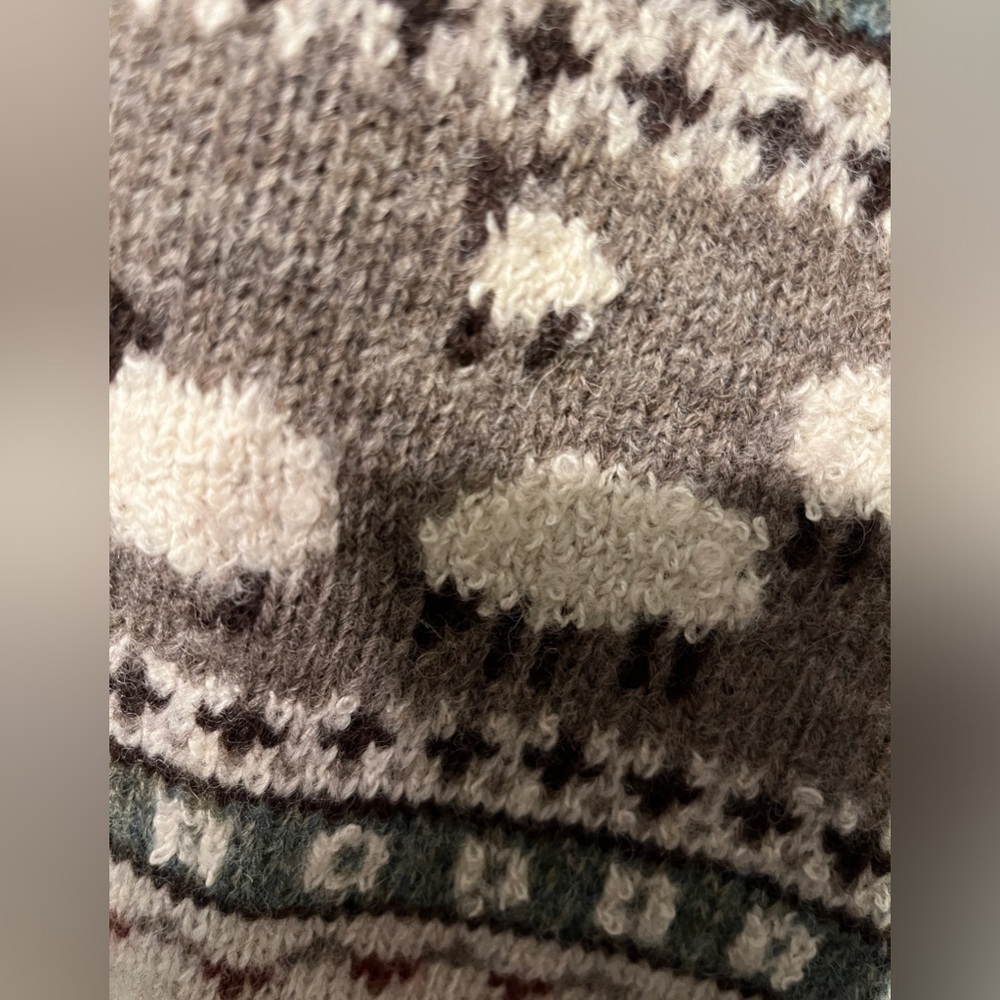 Woolrich sweater, size medium, great condition, smoke free pet free home - Picture 7 of 9